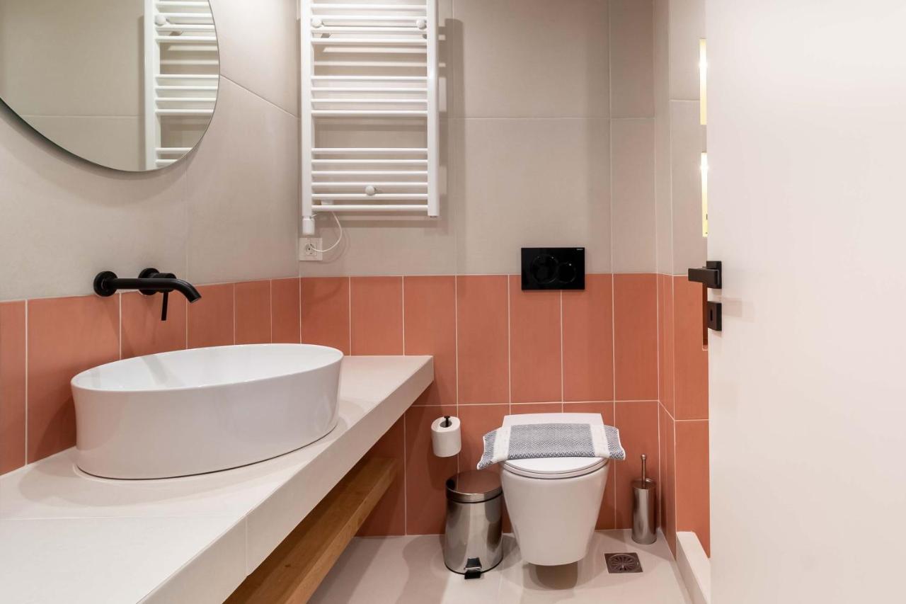 Mar25 By Smart Cozy - In The Heart Of - 9 Minutes From Metro - Available 24hr Athens