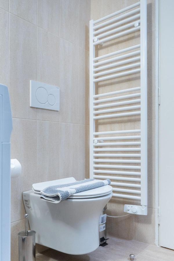 Mar25 By Smart Cozy - In The Heart Of - 9 Minutes From Metro - Available 24hr Apartment *