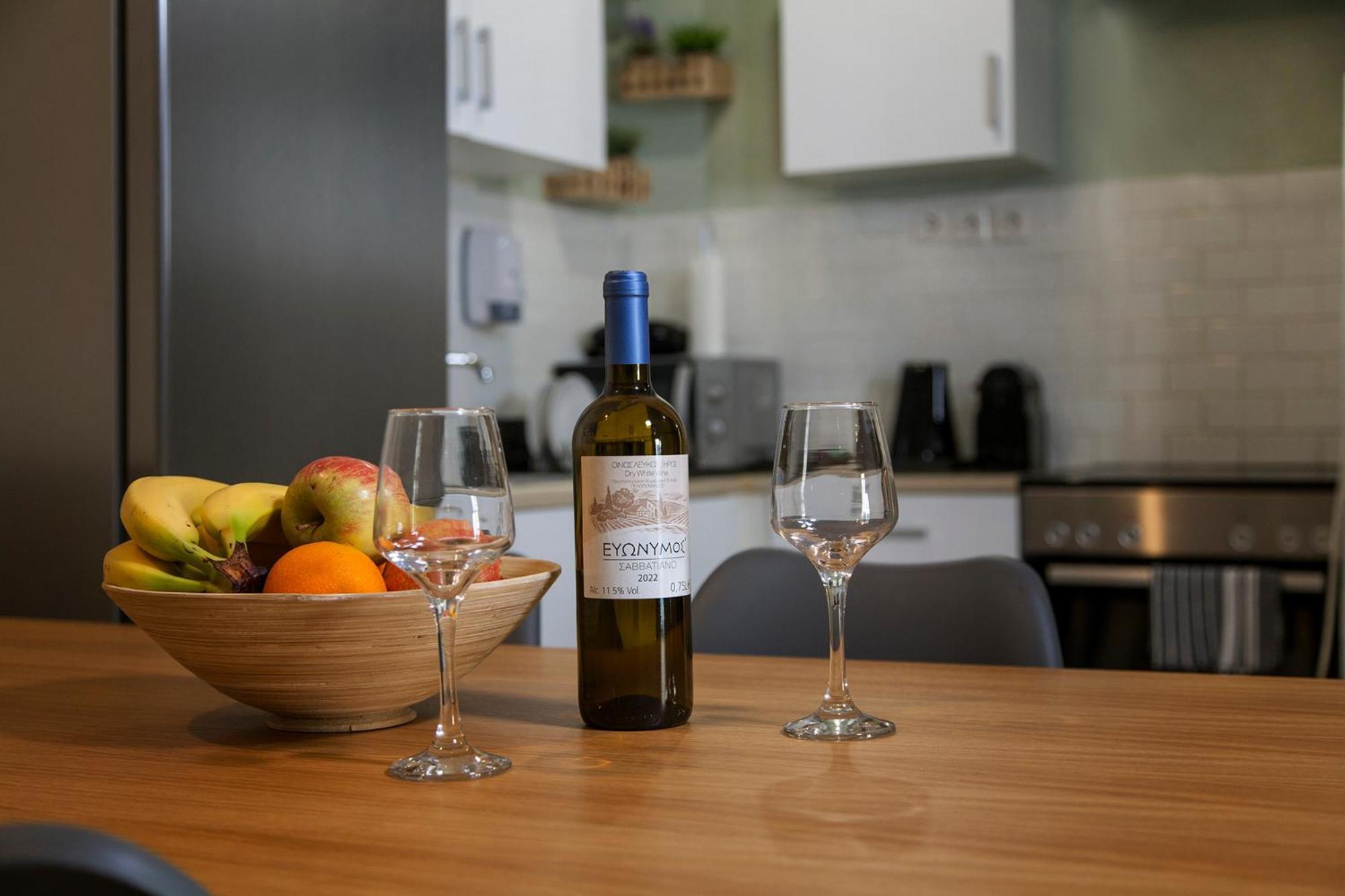 Mar25 By Smart Cozy - In The Heart Of - 9 Minutes From Metro - Available 24hr Athens