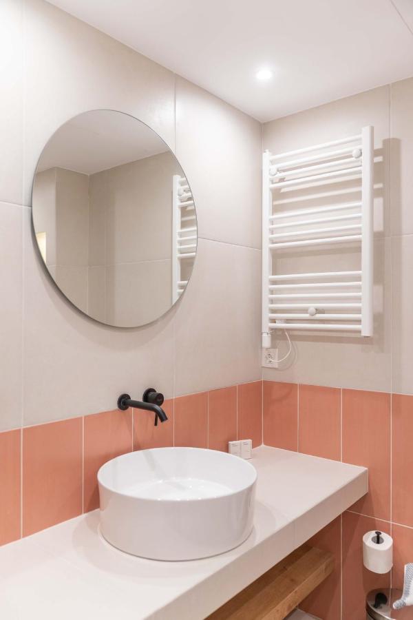 Mar25 By Smart Cozy - In The Heart Of - 9 Minutes From Metro - Available 24hr דירה *